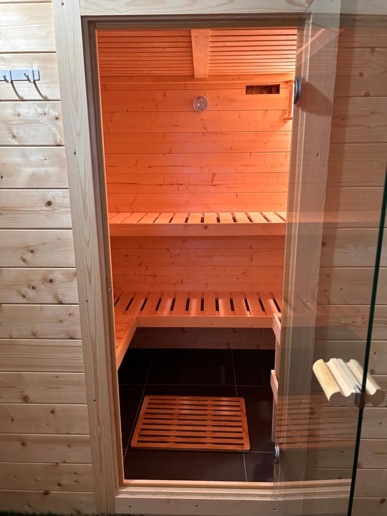 Le Spa Est Dans Le Pre Trigueres Exterior photo